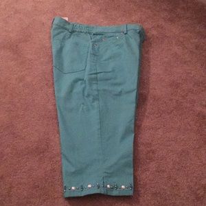 Women's Khaki Capri